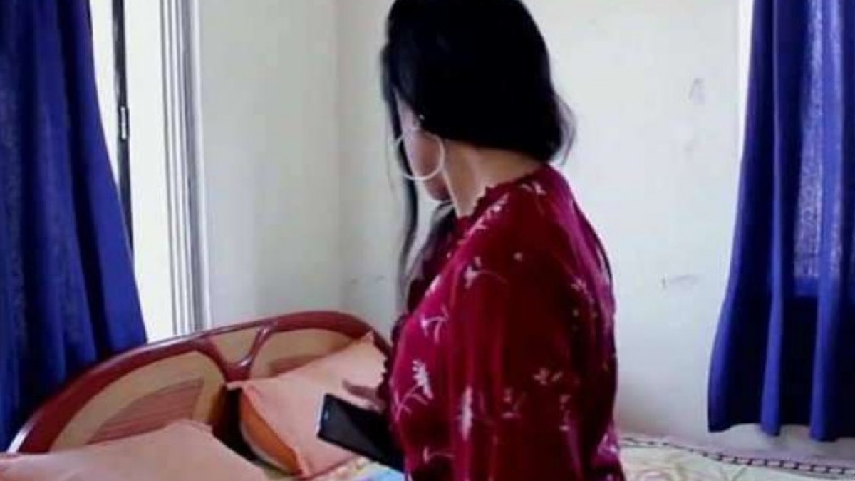 पीछे के दरवाजे से घर में घुसा पत‍ि तो प्रेमी संग आपत्त‍िजनक हालत में द‍िखी पत्नी, दोनों का कर द‍िया मर्डर 