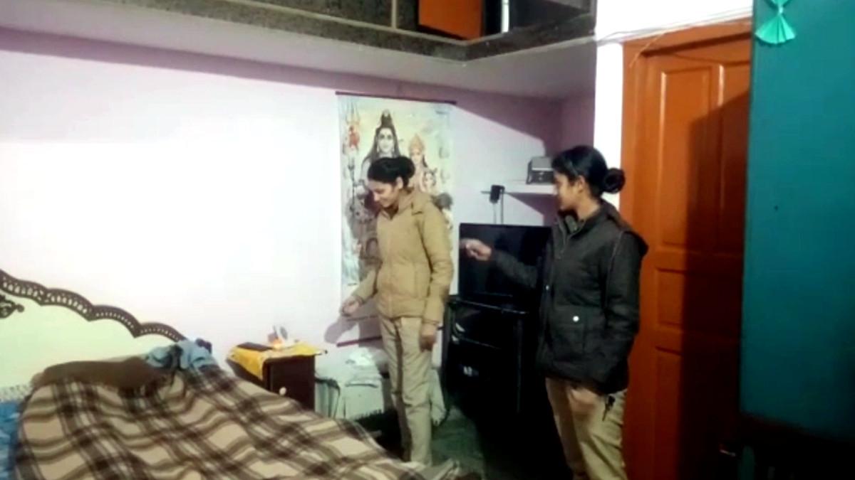 इस दीवार से आ रही रहस्यमयी आवाज.