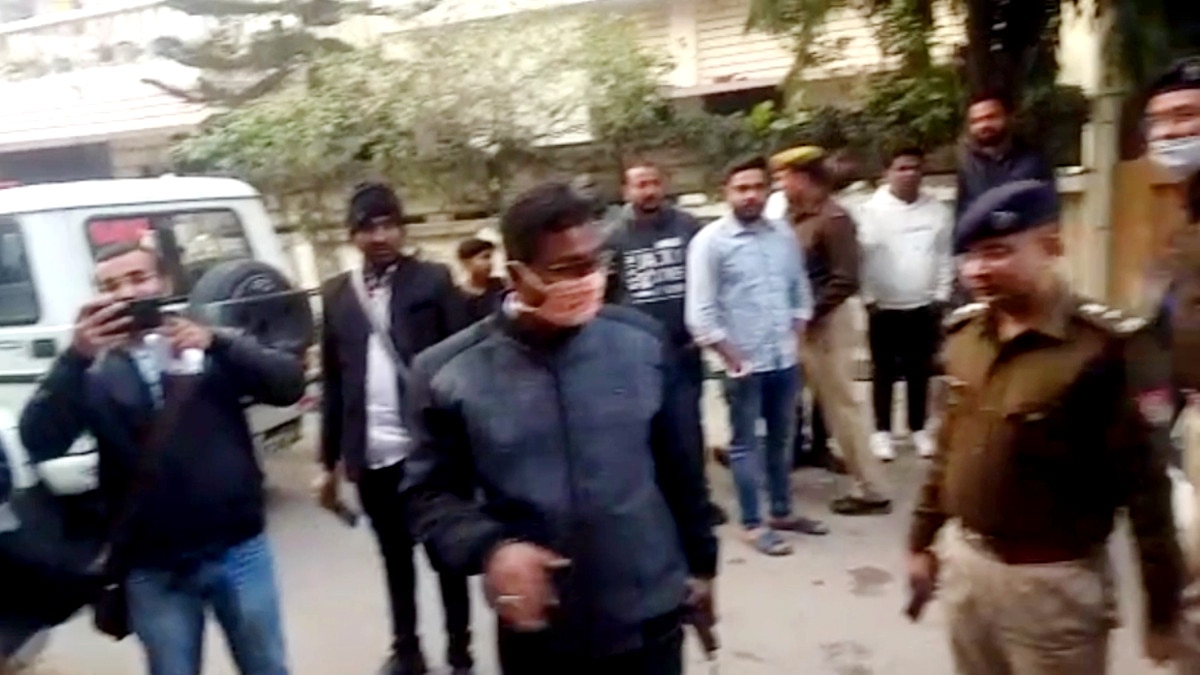  लखनऊ: घर की दीवार से आ रही रहस्यमयी आवाज, डर के साये में जी रहा परिवार 