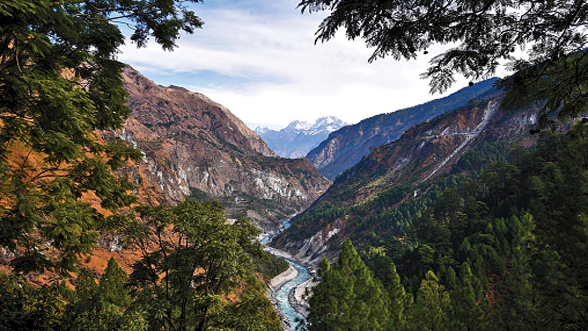 What is Nanda Devi Glacier How it burst