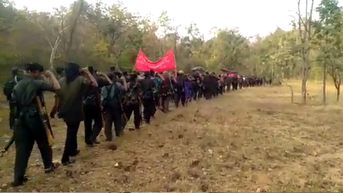 फोर्स को उड़ाने के लिए लगाये नक्सलियों ने बम, विस्फोट से खुद के ही उड़ गए परखच्चे