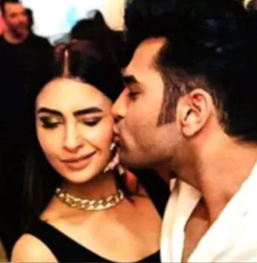 पवित्रा और पारस