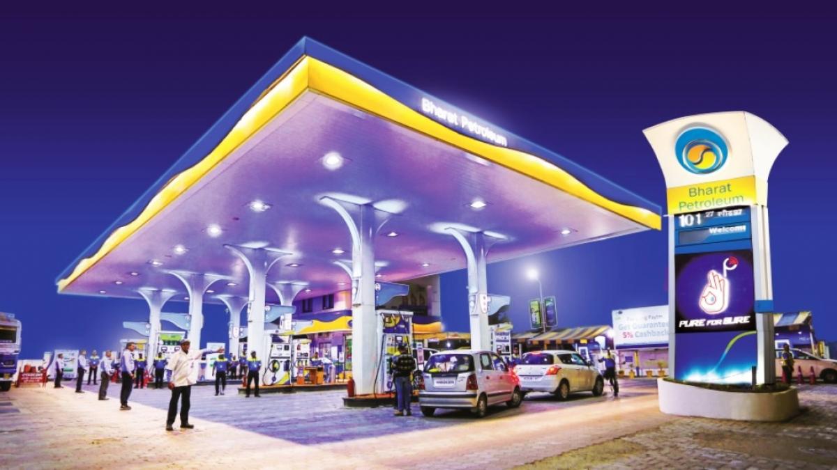 पेट्रोल-डीजल पर भारी टैक्स लगता है 