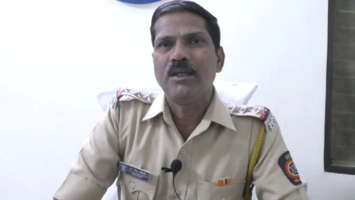 पुलिस निरीक्षक  ए. एस. नरोटे (फोटो- कुंवरचंद मंडले) 
