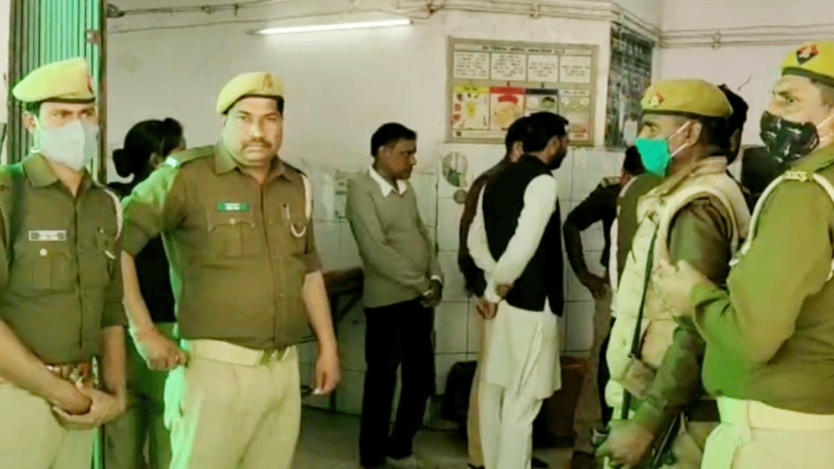 शख्स को पुलिस ने दी थर्ड डिग्री (फोटो- प्रशांत पाठक)