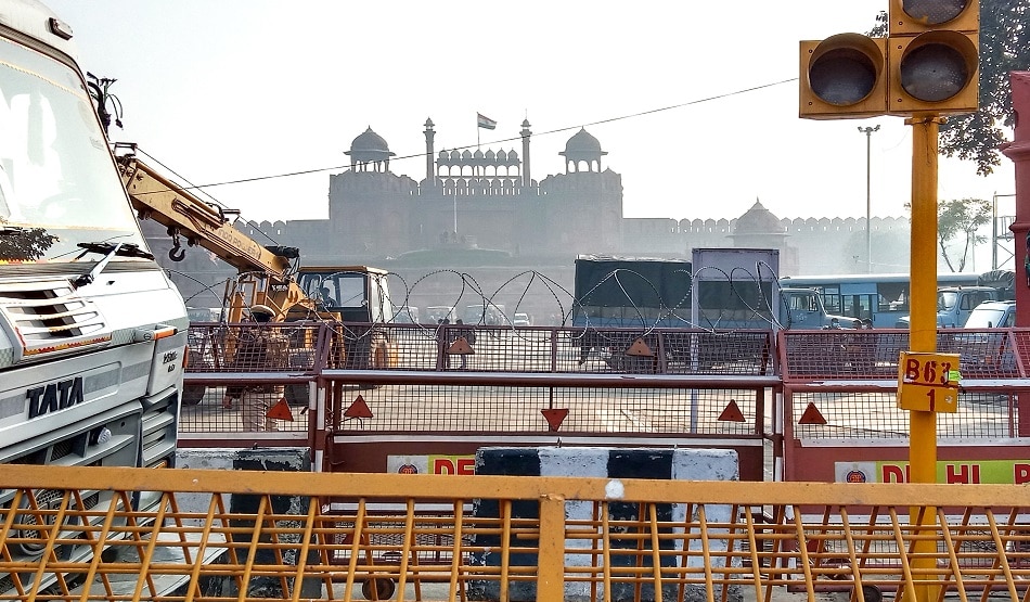 कहीं सड़कों पर किसान, कहीं हिरासत