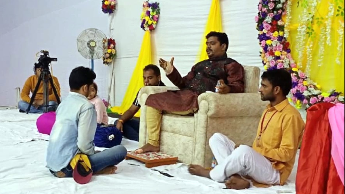  7500 रुपये में भूत-प्रेत भगाने का लगा कैंप, एमपी में चल रहा था महाराष्ट्र के बाबा का पाखंड 