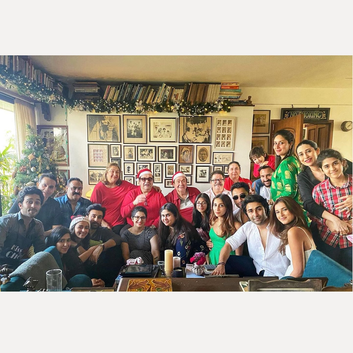 राजीव कपूर पर‍िवार के साथ 