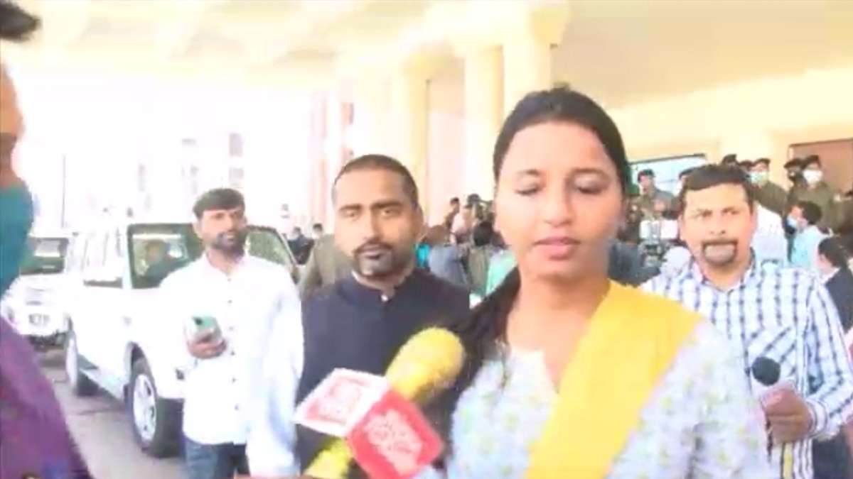 बिना मास्क के विधानसभा पहुंचे विधायक, कारण पूछने पर दी अजीब दलील