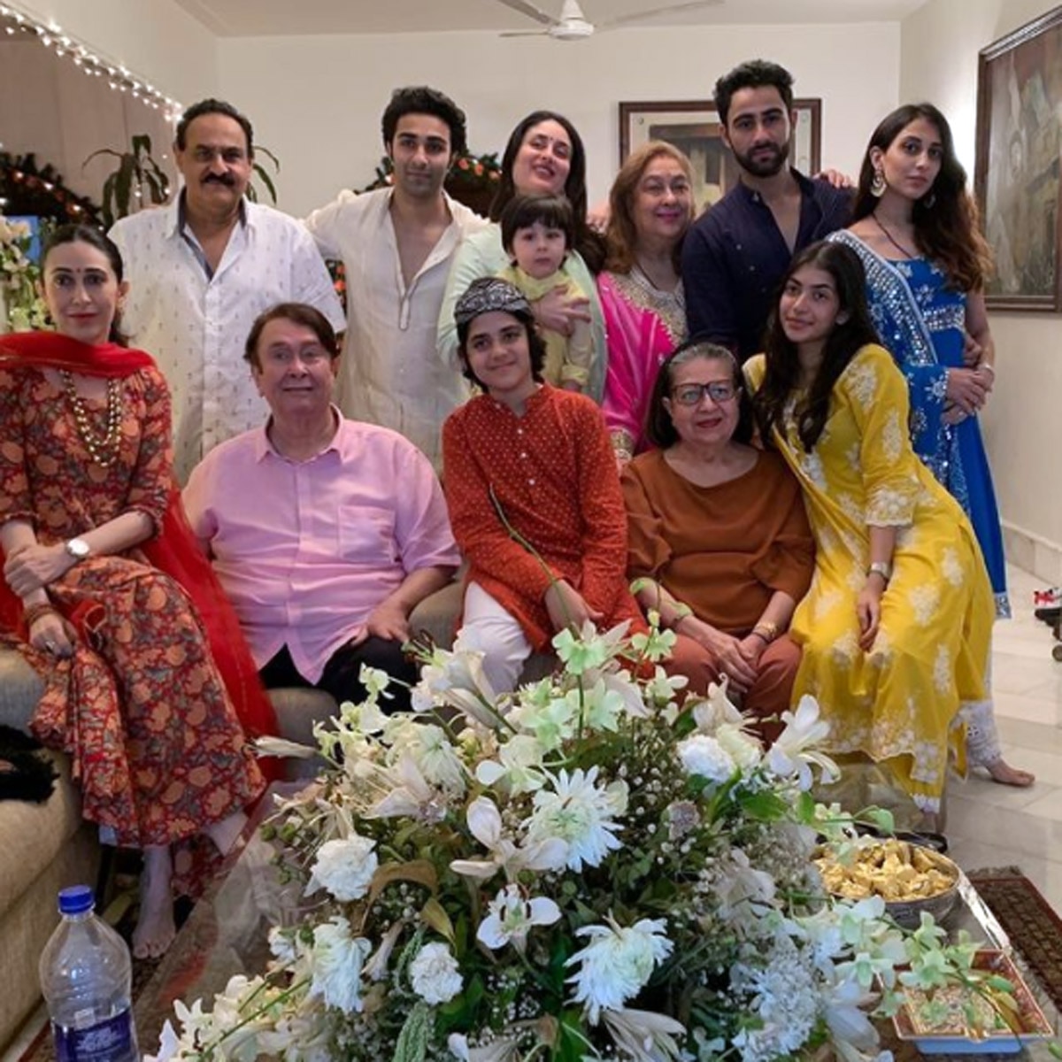 रणधीर कपूर-बबीता कपूर फैमिली के साथ 