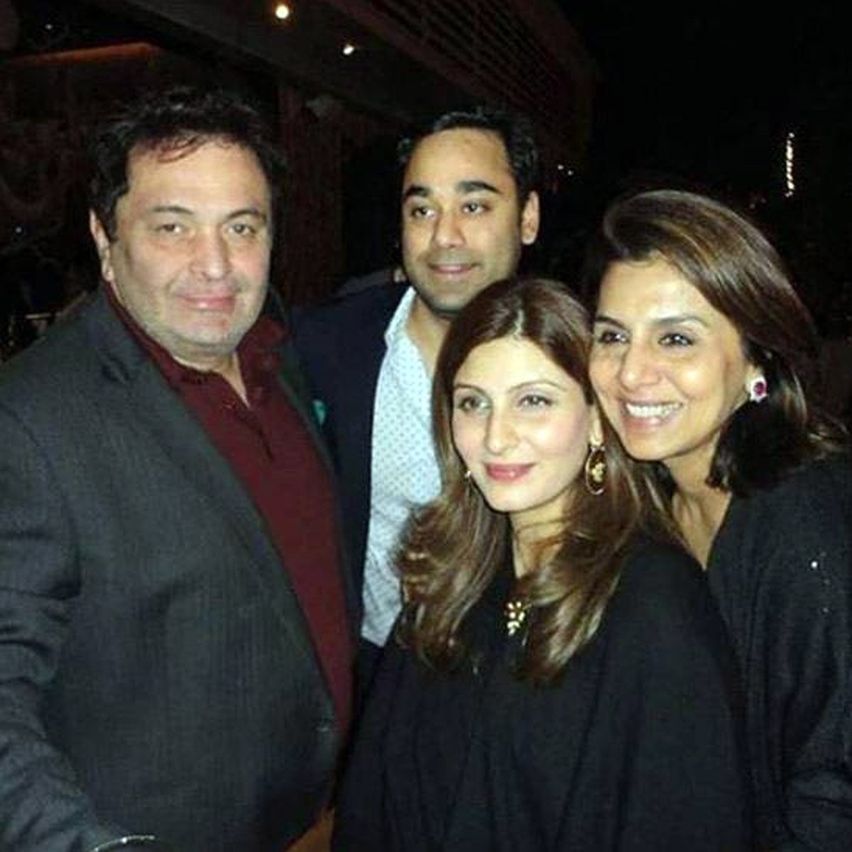 र‍िद्ध‍िमा कपूर अपने मम्मी-पापा के साथ 