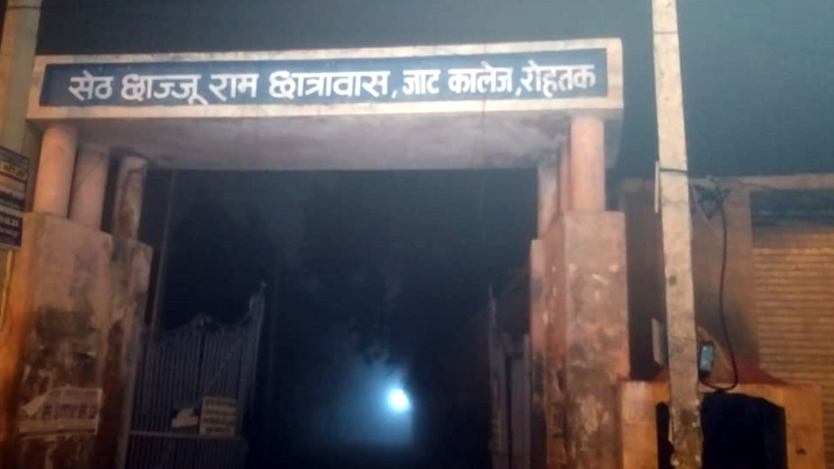 अखाड़े में कोच व पहलवानों के बीच चली ताबड़तोड़ गोलियां, 2 महिला पहलवानों सहित 5 की मौत