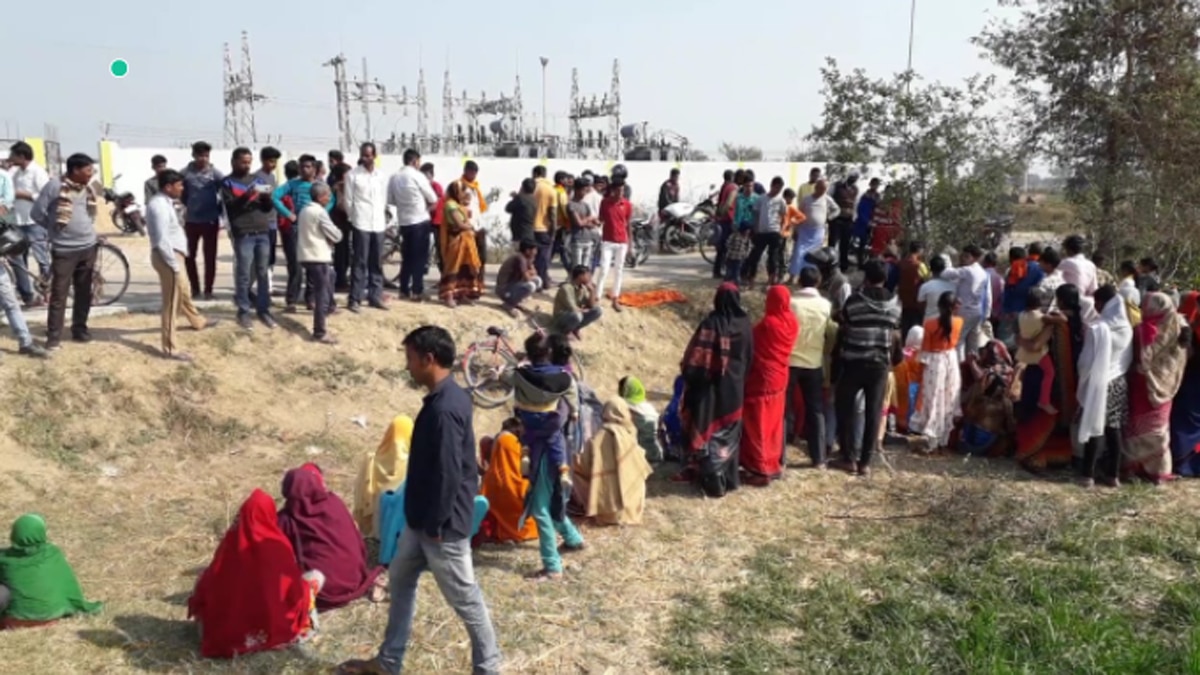 सांप को भोले बाबा का अवतार मानकर पूजा करने लगे लोग.