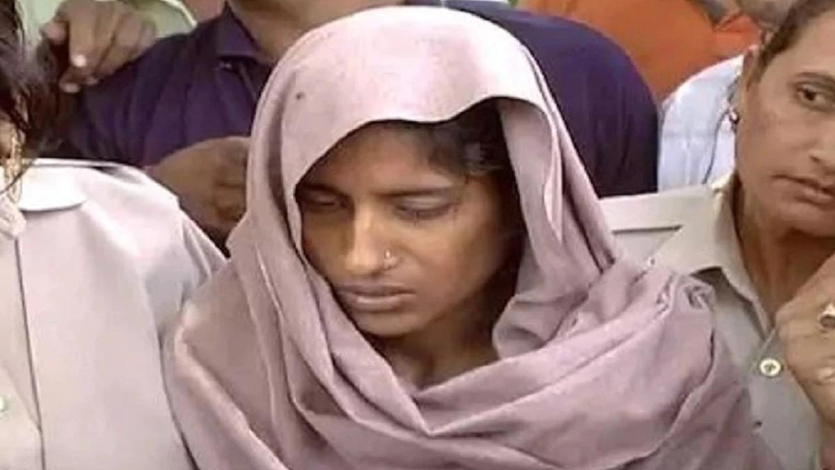 शबनम से मिलने जेल में पहुंचा बेटा