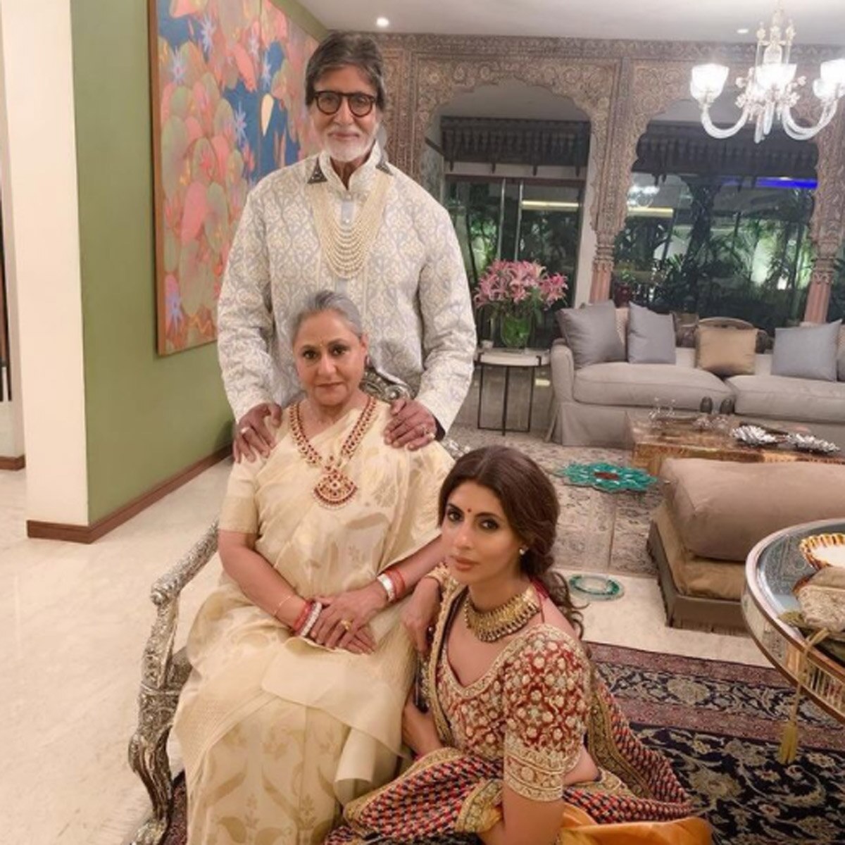 श्वेता नंदा अपने मम्मी-पापा के साथ 