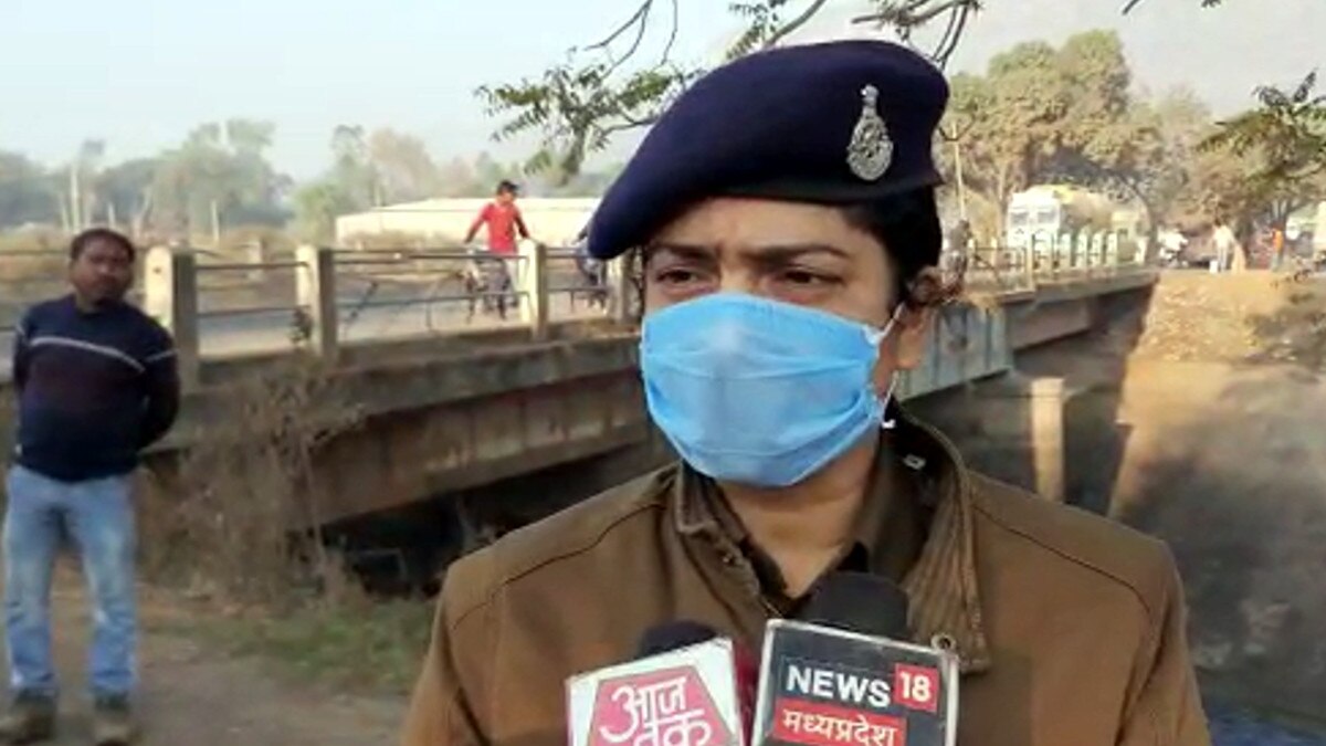 खट की आई आवाज और नहर में घुस गई बस, बस ड्राइवर ने क‍िया चौंकाने वाला खुलासा 