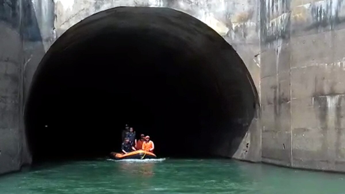 सीधी बस हादसे में 53 लोगों की मौत, 35 KM दूर तक ऐसे चल रहा है सर्च ऑपरेशन 