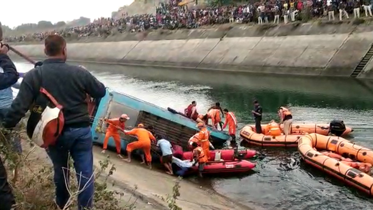 नर्सिंग का एग्जाम देने जा रहे थे सीधी से सतना स्टूडेंट, नहर में बस ग‍िरी तो न‍िकले 45 शव 