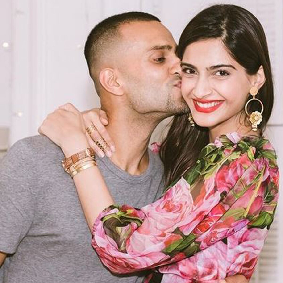 पति संग सोनम