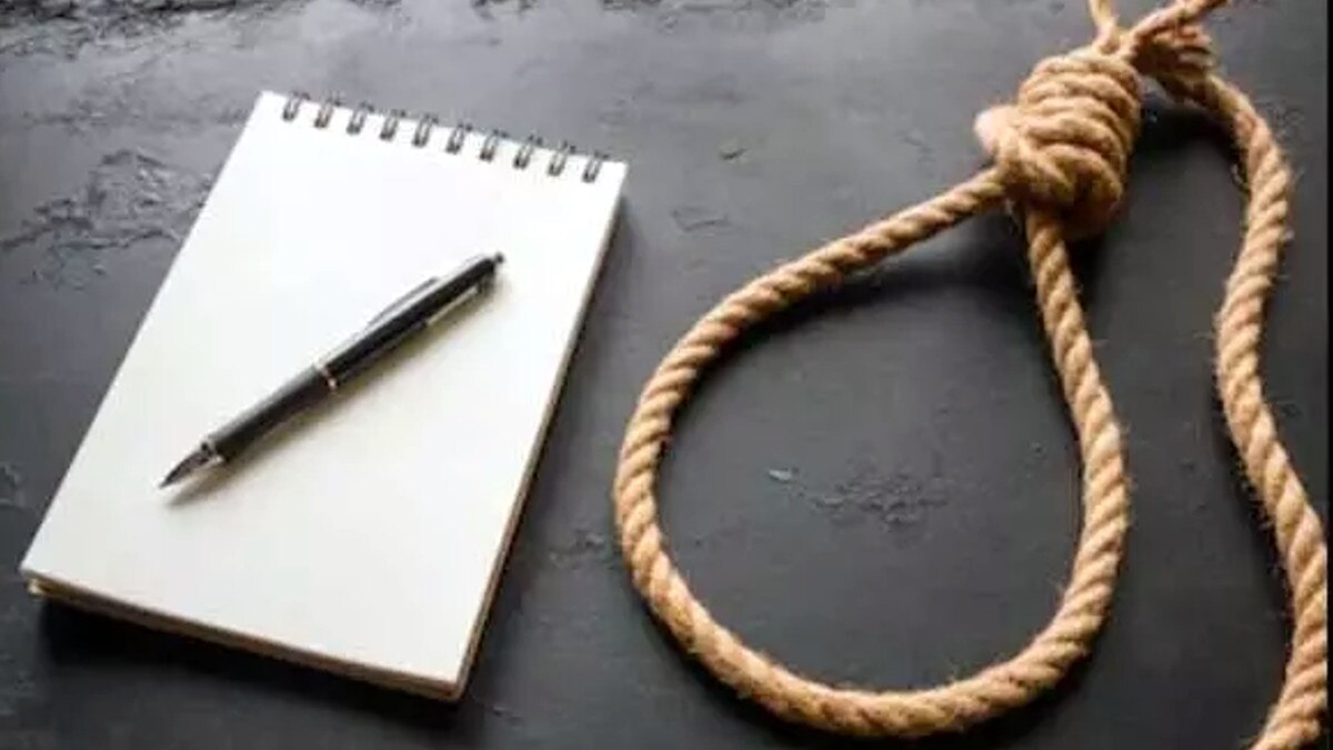 फीस न भरने पर स्कूल वाले करते थे परेशान, सुसाइड