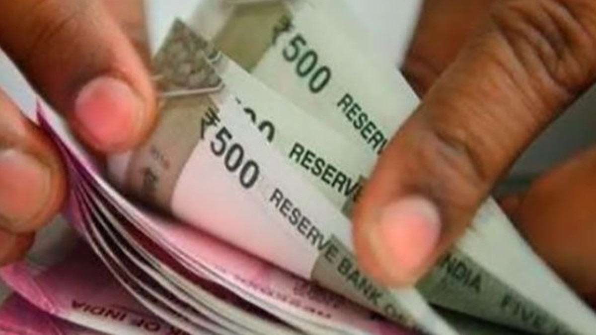 फीस न भरने पर स्कूल वाले करते थे परेशान, सुसाइड