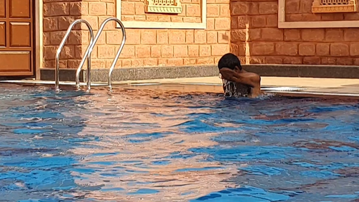 एक हाथ से तैरकर जीते कई मैडल, दूसरा हाथ भी गंवाया, अब आधे हाथ से जीतेगा नेशनल चैंपियनशिप