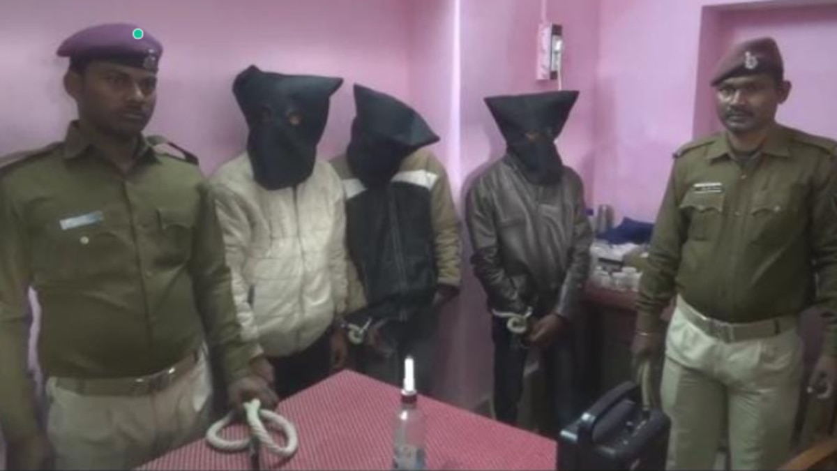 वारदात के बाद पुलिस पड़ताल और ताबड़तोड़ कार्यवाई में जुटी थी.