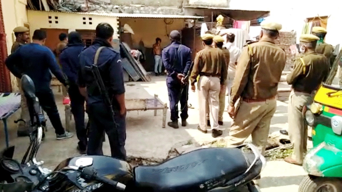 लोडेड तमंचा लेकर सनकी आशिक पहुंचा प्रेमिका के घर (फोटो- उमेश मिश्रा)