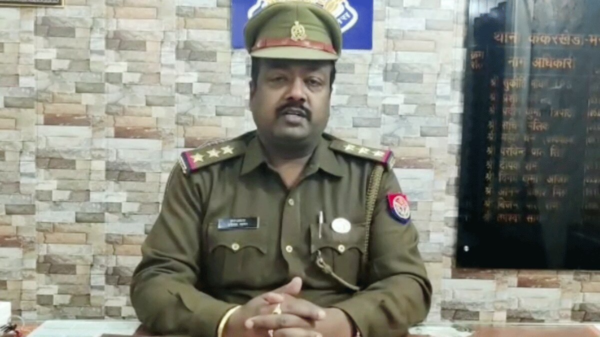 थाने में मनाया अनमोल का जन्मदिन (फोटो- उस्मान चौधरी)