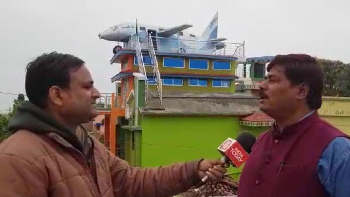 घर की छत पर बना डाला हवाई जहाज का मॉडल (फोटो- मृत्युंजय श्रीवास्तव)