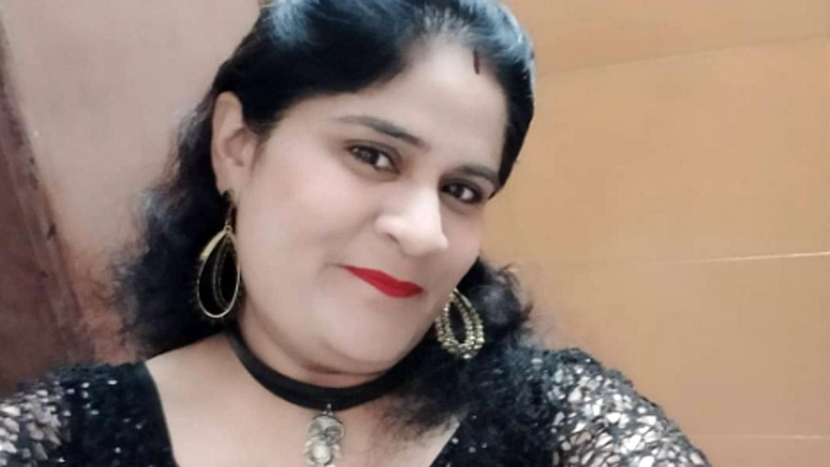  शिक्षिका की हत्या के आरोप में पुलिस ने पति और डॉक्टर को गिरफ्तार किया