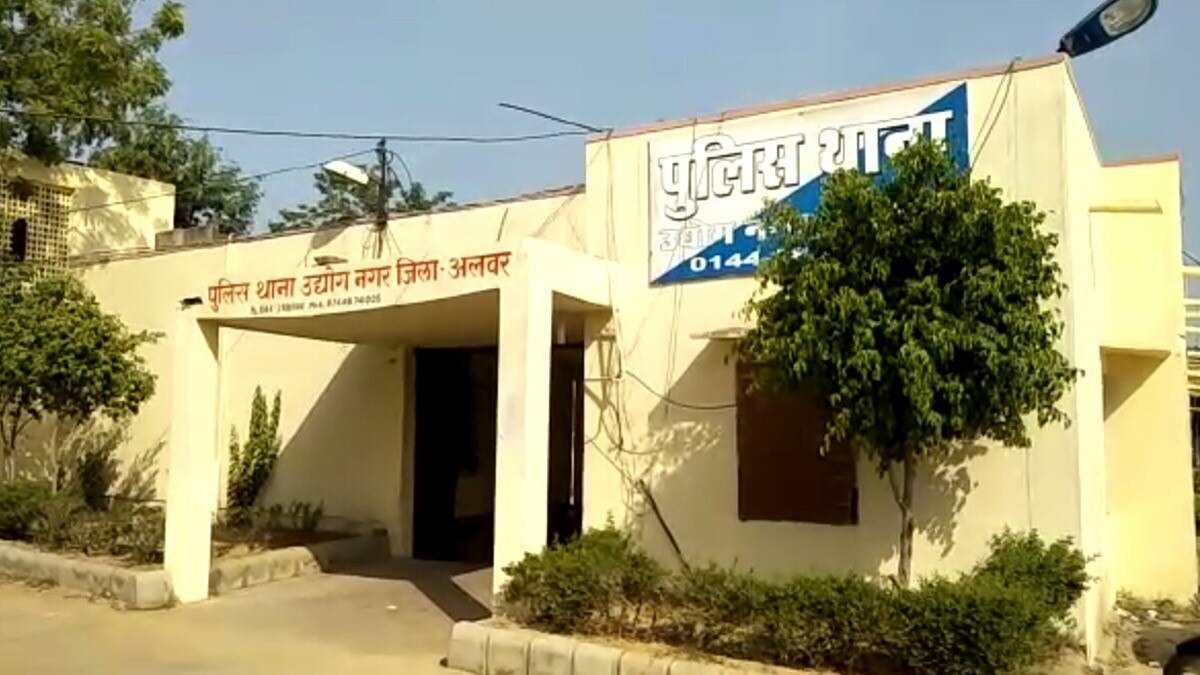 महिला ने प्रेमी के साथ मिलकर पति को उतारा मौत के घाट (फोटो आजतक)