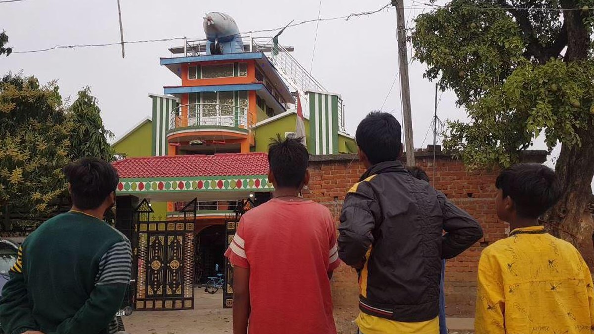 घर की छत पर बना डाला हवाई जहाज का मॉडल (फोटो- मृत्युंजय श्रीवास्तव)