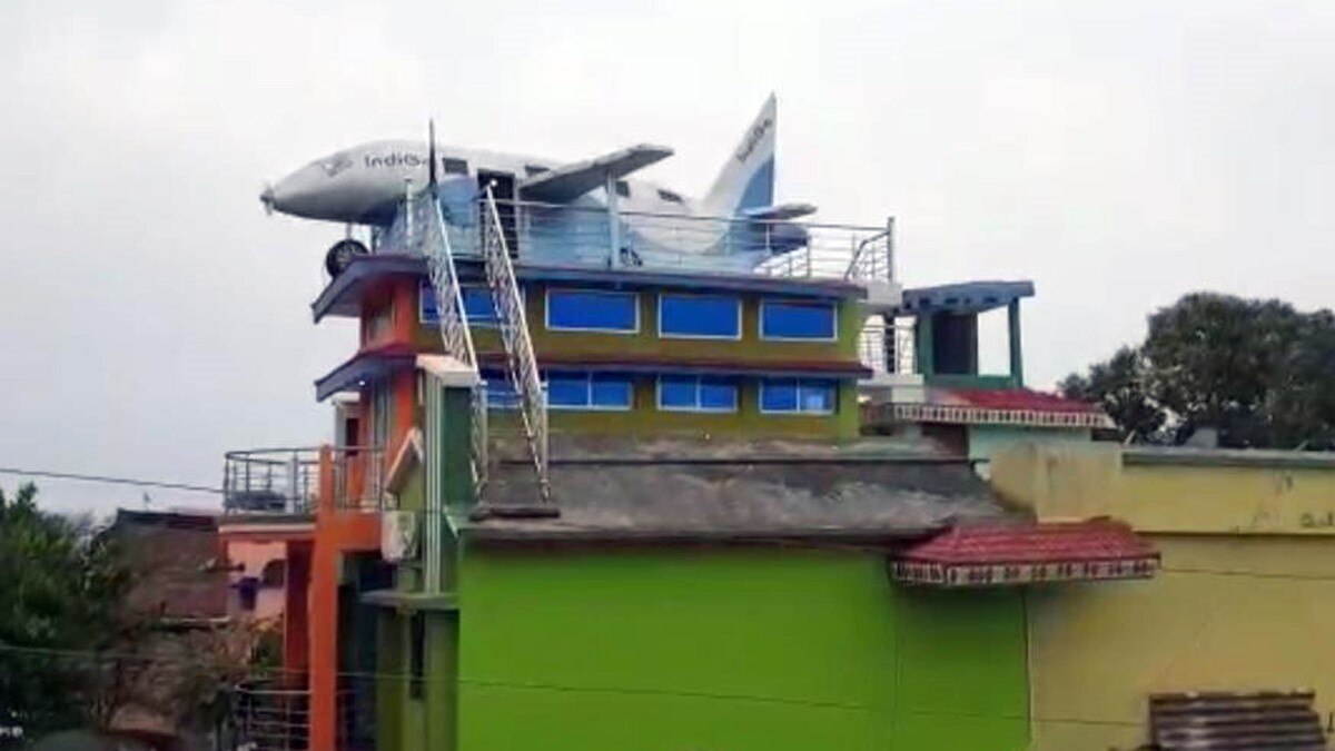घर की छत पर बना डाला हवाई जहाज का मॉडल (फोटो- मृत्युंजय श्रीवास्तव)