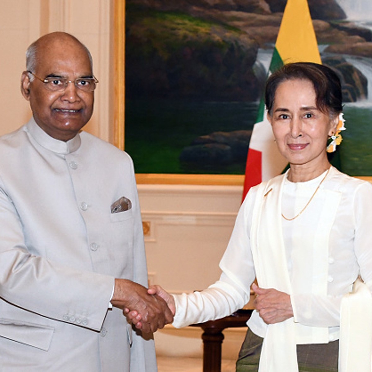 राष्‍ट्रप‍त‍ि रामनाथ कोव‍िंंद के साथ म्‍यामार की नेशनल लीग फॉर डेमोक्रेसी की अध्यक्ष आंग सान सू की