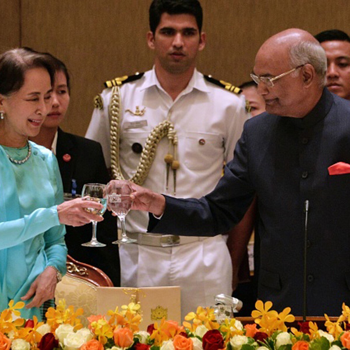 राष्‍ट्रप‍त‍ि रामनाथ कोव‍िंंद के साथ म्‍यामार की नेशनल लीग फॉर डेमोक्रेसी की अध्यक्ष आंग सान सू की