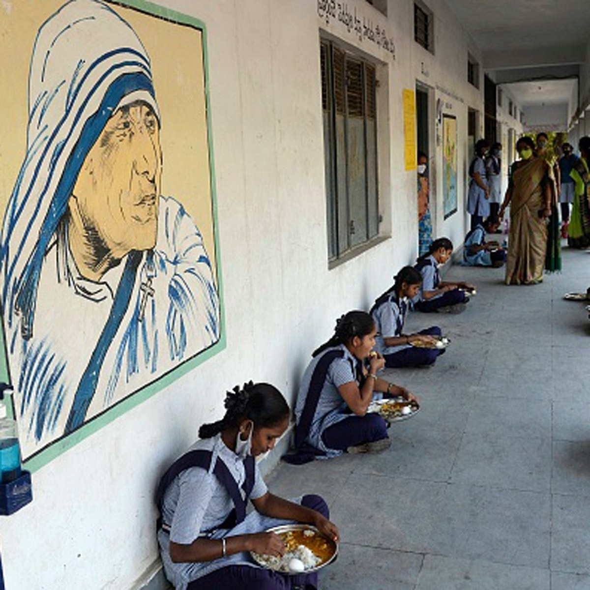 Mid-day meal for students, Hyderabad (Getty) 