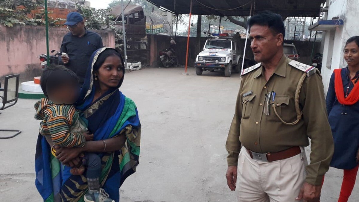 पुलिस ने महिला को तीन साल बाद प्रेमी जीजा के साथ पकड़ा (फोटो- रंजन कुमार)