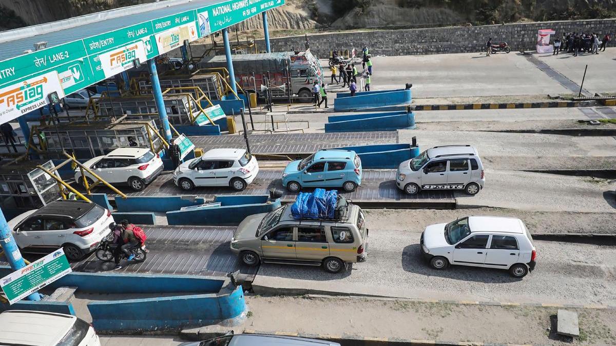 FASTag 16 फरवरी से अनिवार्य है देश में (Photo:PTI)