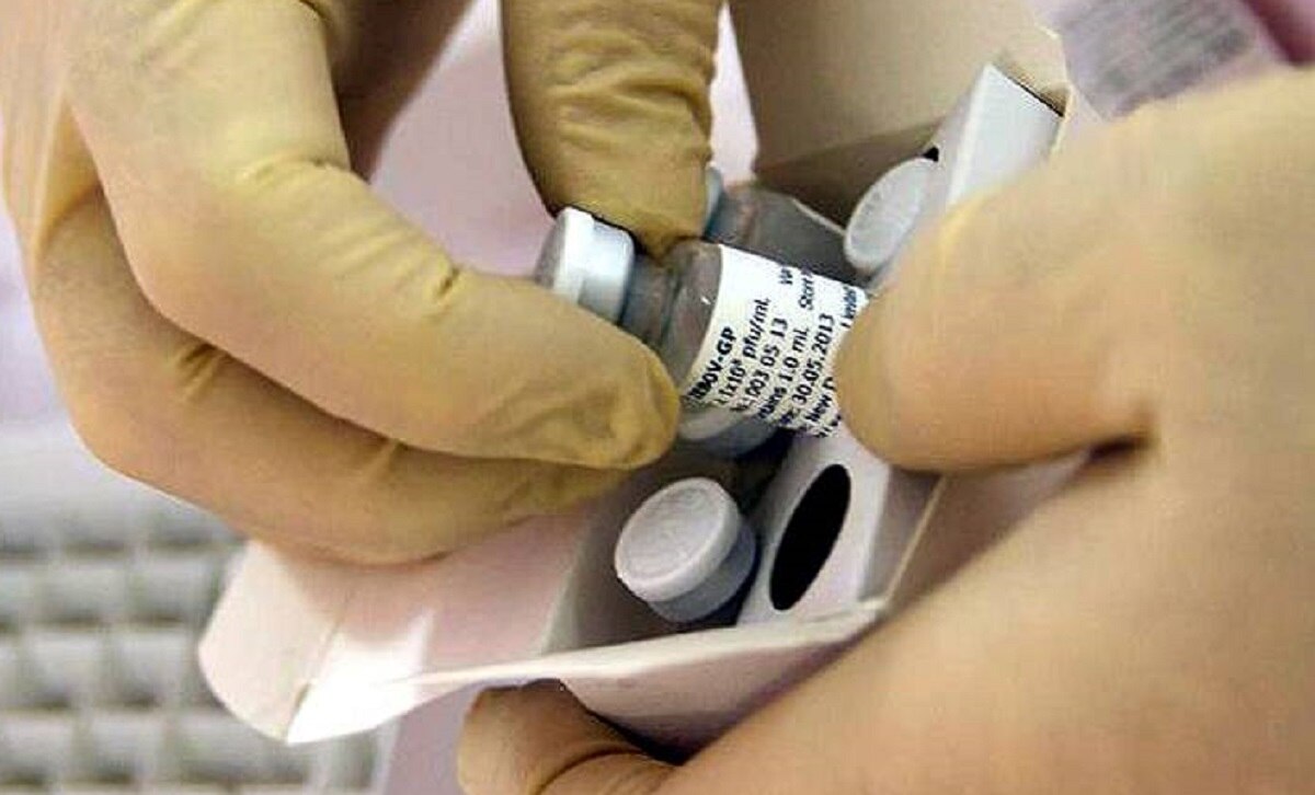 चाकू निगल गया युवक