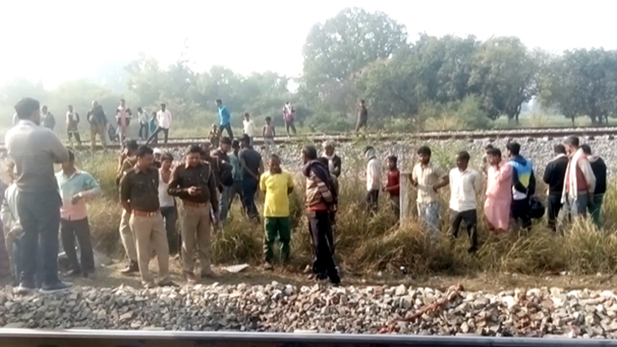 शादी से पहले ही बेटी से म‍िलने दामाद आने लगा घर, प‍िता ने व‍िरोध क‍िया तो मां-बेटी ने ट्रेन से कटकर दी जान 