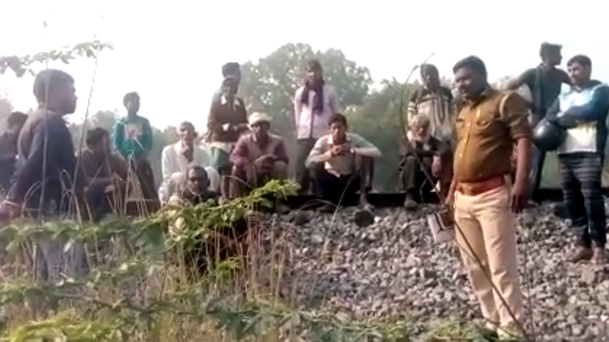 शादी से पहले ही बेटी से म‍िलने दामाद आने लगा घर, प‍िता ने व‍िरोध क‍िया तो मां-बेटी ने ट्रेन से कटकर दी जान 