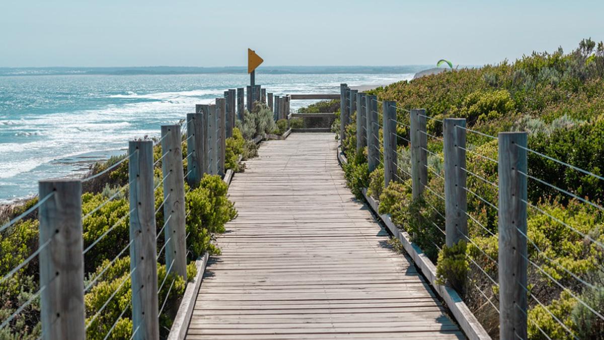 कुछ देशों में भारतीय करेंसी की कीमत इतनी ज्यादा है कि आप कम रूपए में वहां आसानी से घूम सकते हैं