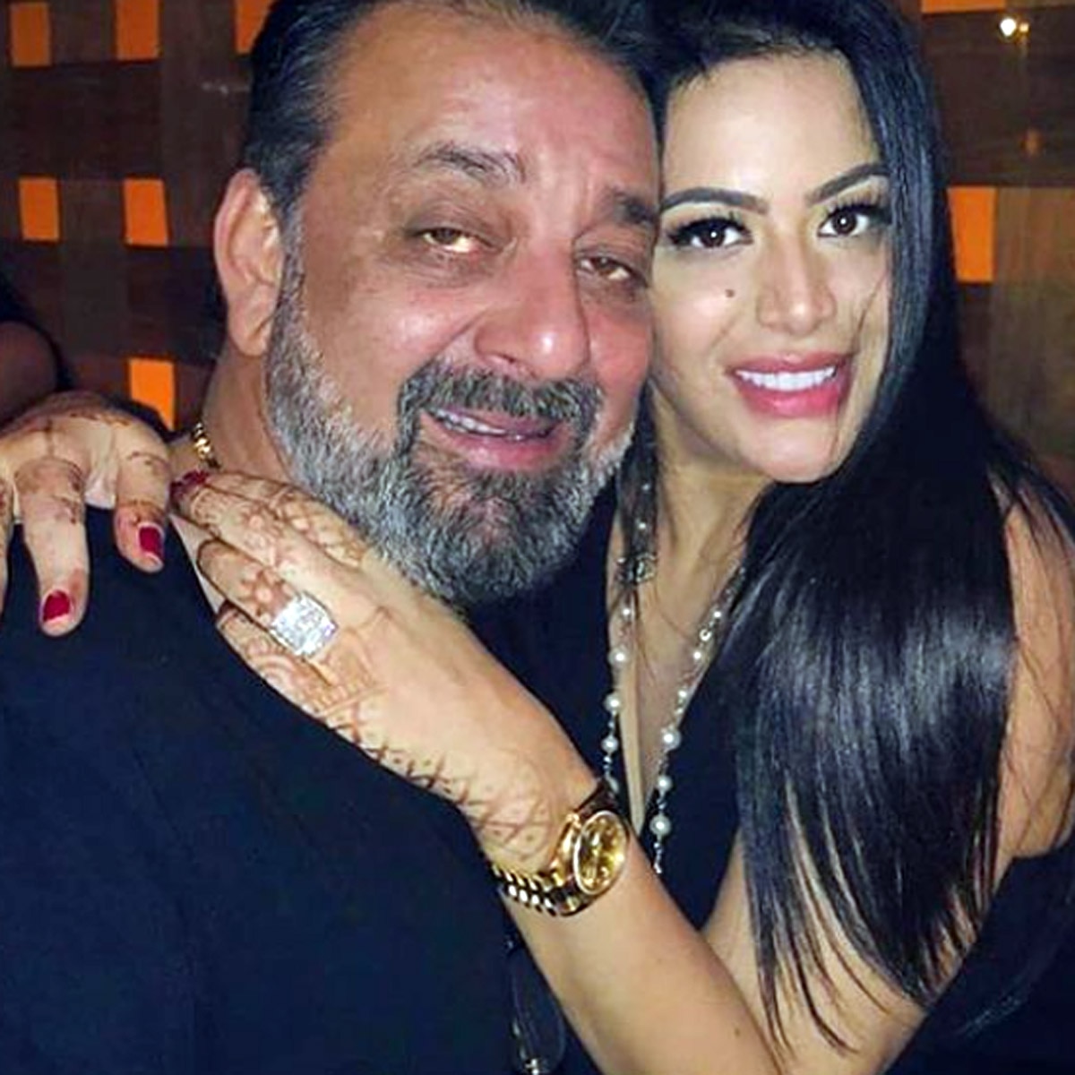 त्र‍िशाला दत्त पापा संजय दत्त के साथ 