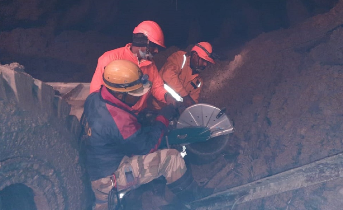 तपोवन सुरंग में रेस्क्यू जारी