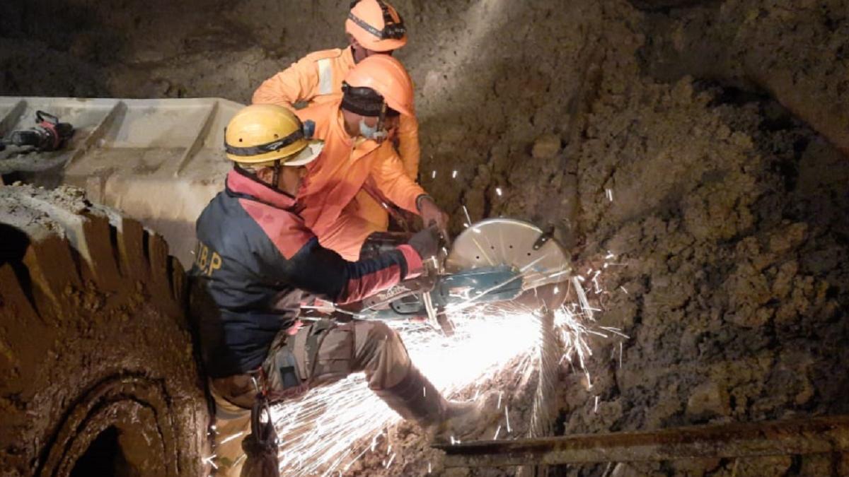 तपोवन सुरंग में रेस्क्यू जारी