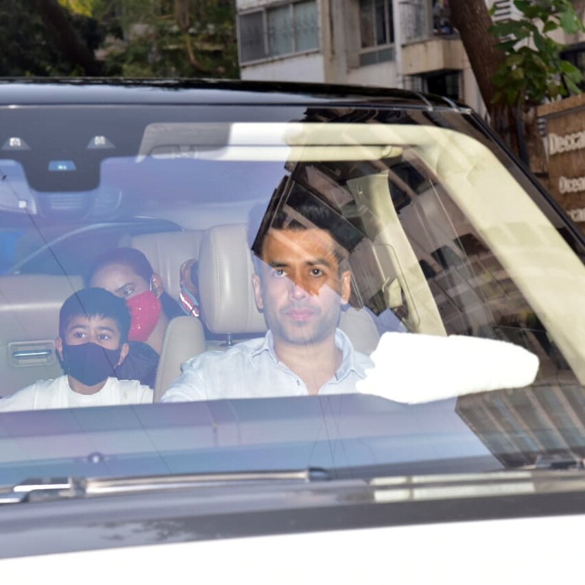 बेटे संग तुषार