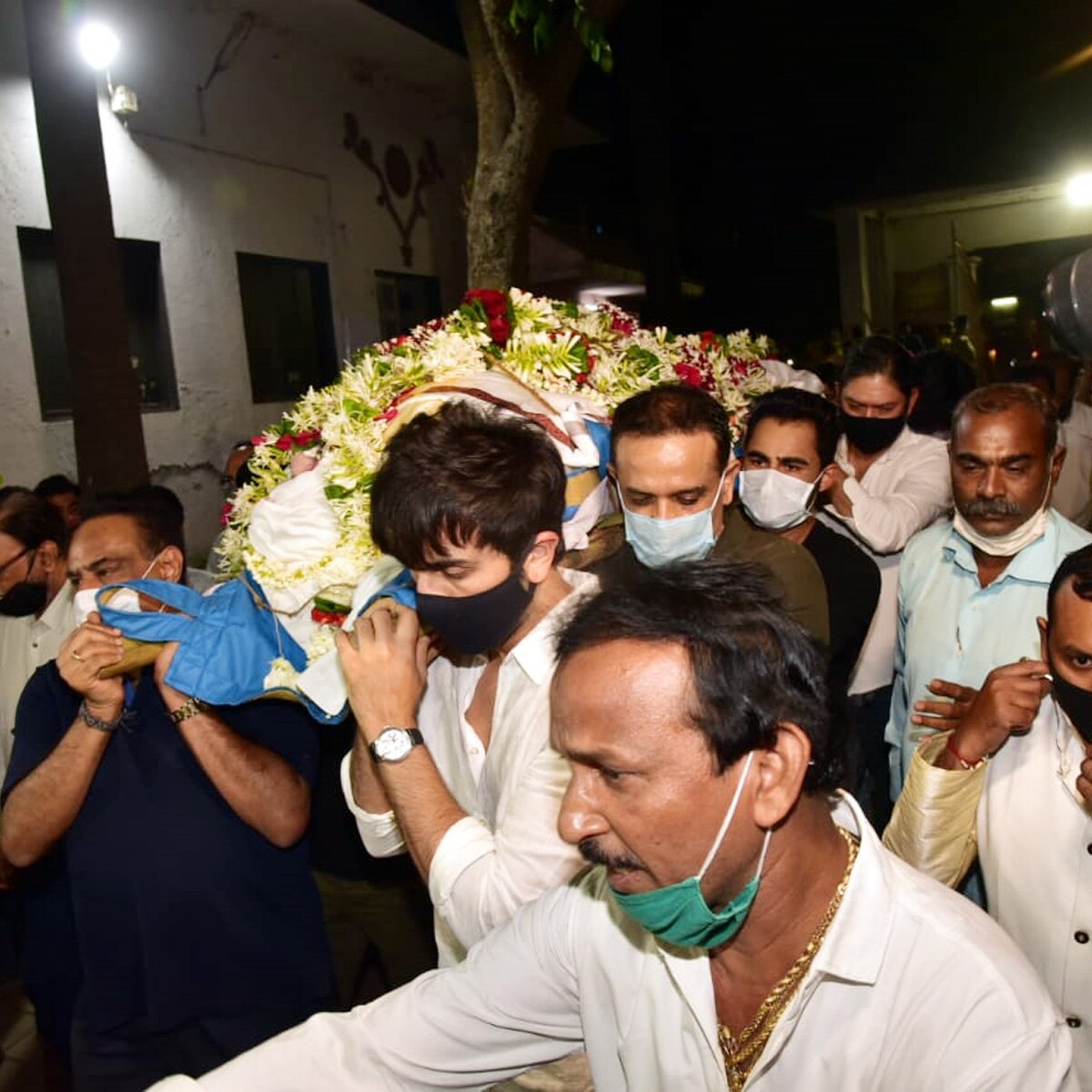 रणबीर कपूर चाचा की अर्थी उठाए 