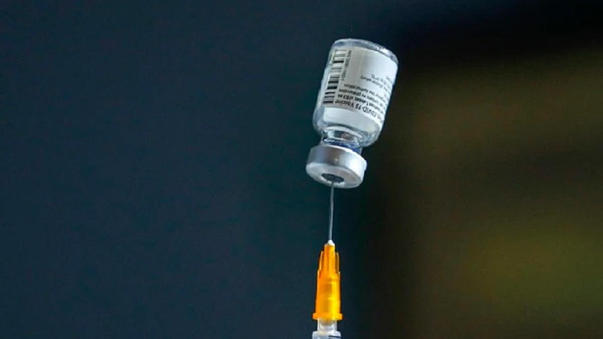 कोरोना टीके की पहली खुराक