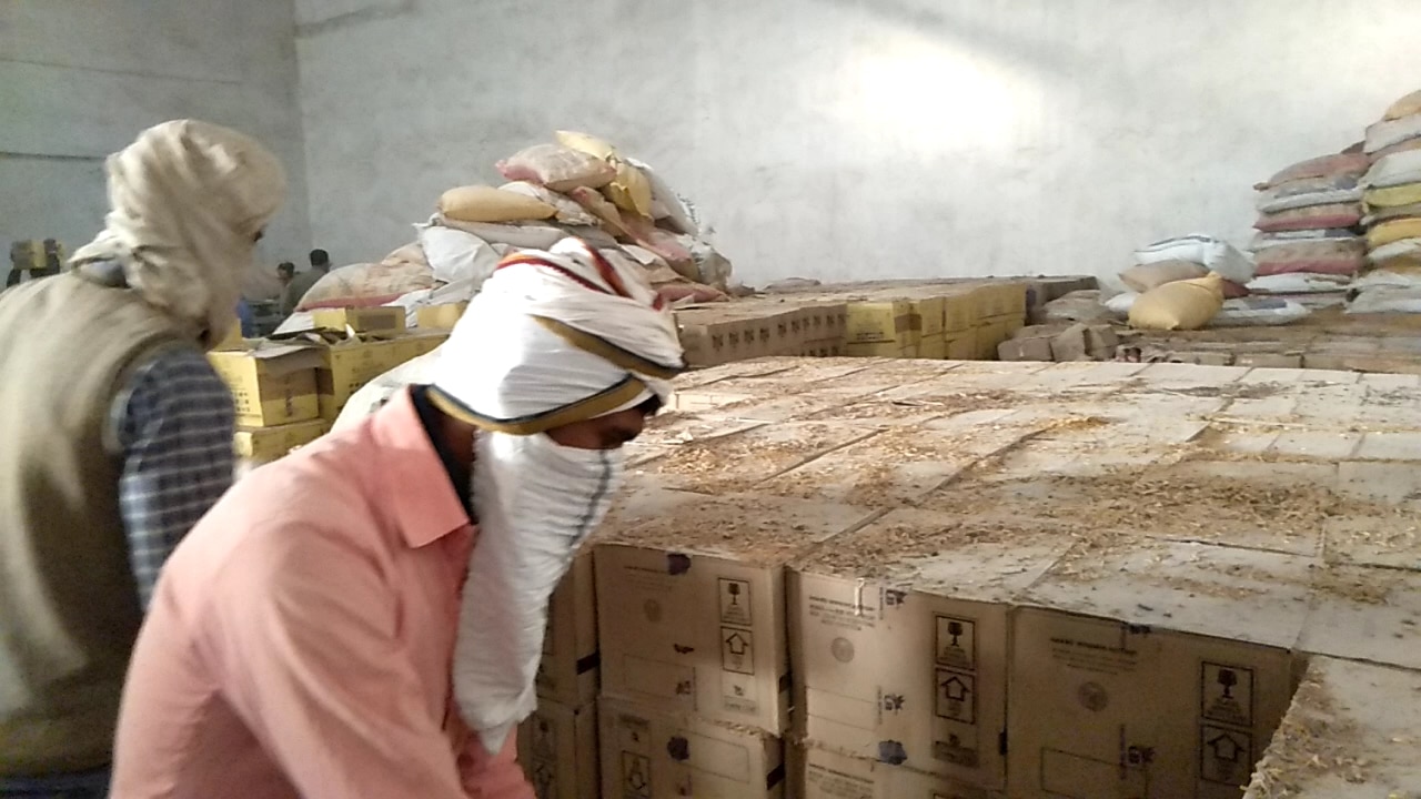  पटना में पकड़ी गई 9 ट्रक शराब